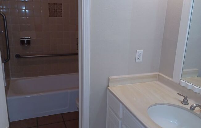 3 beds, 2 baths, 1,320 sqft, $1,320, Unit 79