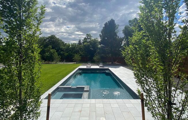 5 bed 3.5 Bath Home in North Boulder W/Large Backyard, Swimming Pool & Jacuzzi!