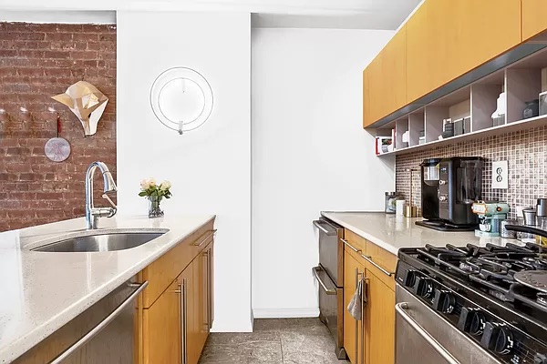 350 W 14 ST