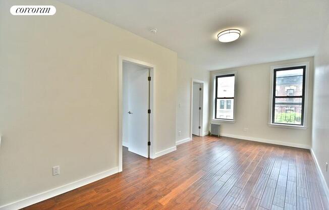 3 beds, 1 bath, $3,800, Unit 17