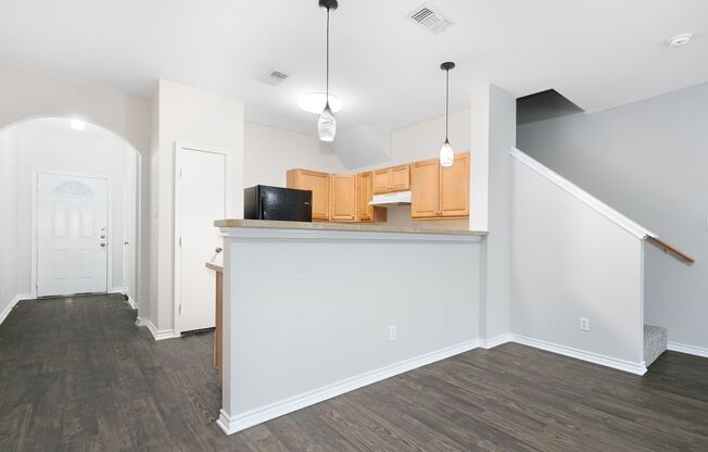 3 beds, 2.5 baths, 1,265 sqft, $1,595, Unit 3