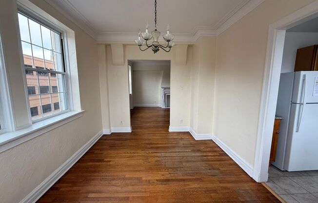 2 beds, 2 baths, 1,303 sqft, $2,200, Unit New King Edward  501