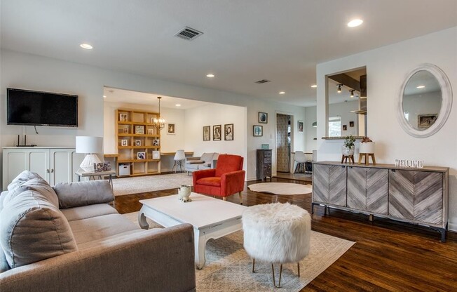 10209 LYNFORD DR