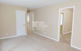 3 beds, 1 bath, $985