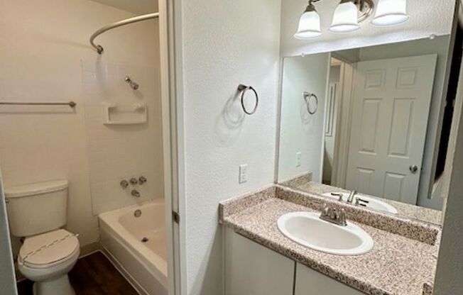 1 bed, 1 bath, 700 sqft, $1,575, Unit 14