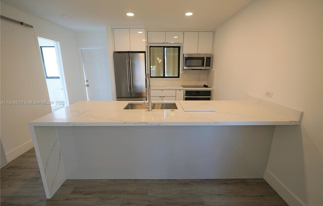 2385 NE 171 ST