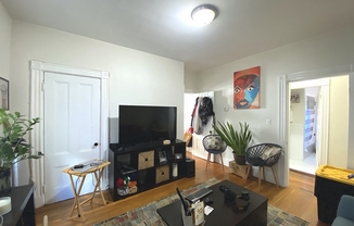 2 beds, 1 bath, $2,400, Unit 2