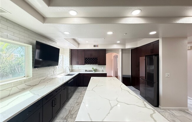 9030 HAYVENHURST AVE