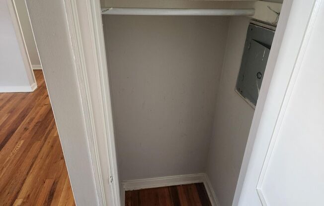 2 beds, 1 bath, 897 sqft, $2,135, Unit B-07