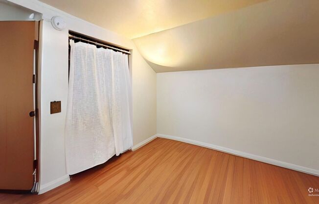 Spacious 5-Bedroom, 4-Bathroom Home Near UVM & Downtown Burlington (10 Walnut St)