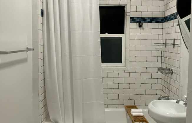 1 bed, 1 bath, 700 sqft, $1,625, Unit 112