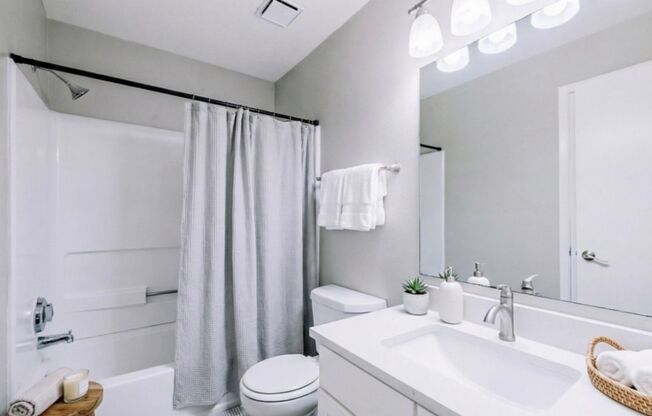 2 beds, 2 baths, 1,000 sqft, $1,450, Unit 2041