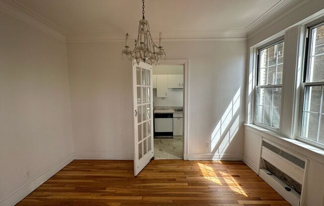 2 beds, 2 baths, 1,303 sqft, $2,165, Unit New King Edward  502