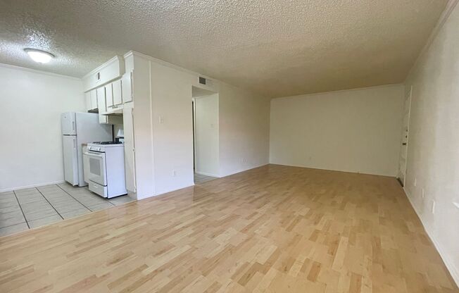 2 beds, 2 baths, 900 sqft, $1,350, Unit LAW7-203