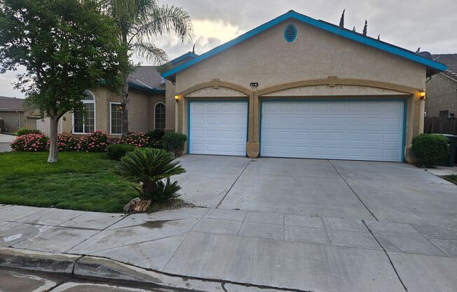 Super-Nice 4 bed, 2 bath, 3 car garage home in N.W. Fresno!