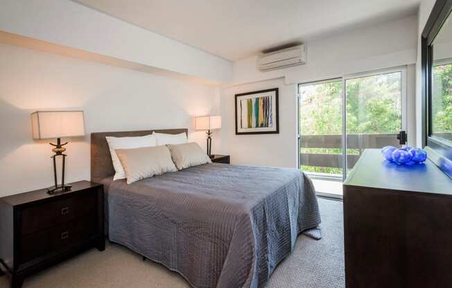 Luxury Apartments in Palo Alto CA - Palo Alto Place - Bedroom with Carpeting, Sliding Glass Doors, and White Walls