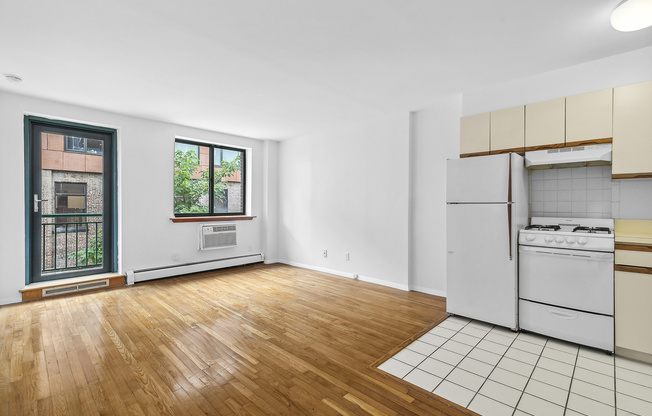 325 W 51 ST