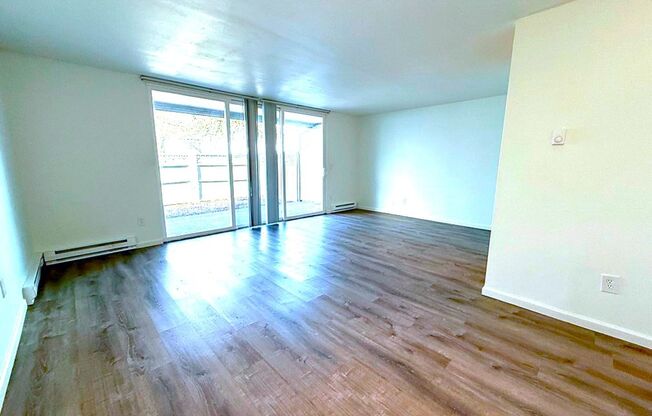 2 beds, 1 bath, 930 sqft, $1,950, Unit X1