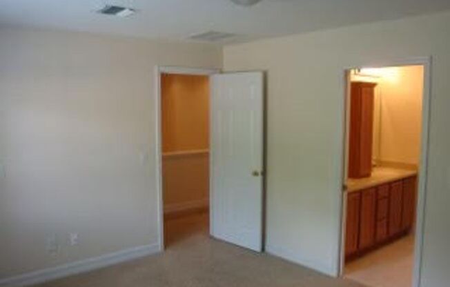 3 beds, 2.5 baths, $2,600, Unit Unit #2