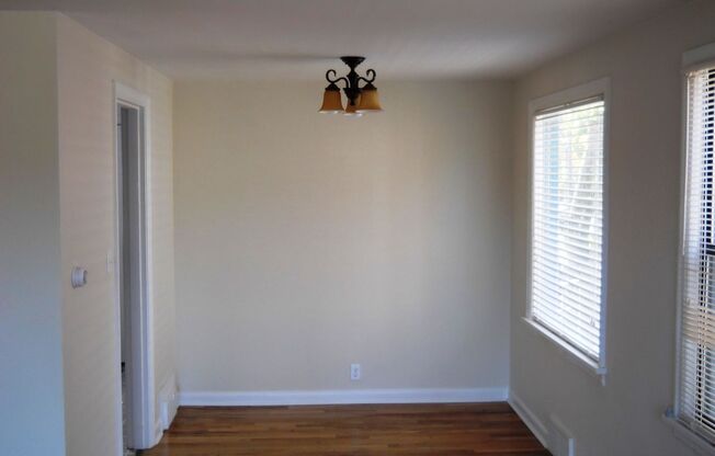 2 Bedroom House - Seward Park! * 6 Month Lease ONLY**