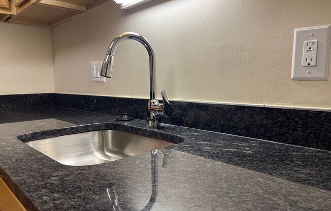 2 beds, 2 baths, 1,000 sqft, $1,975, Unit 14200 #104