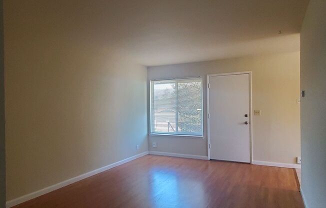 2 beds, 1 bath, $2,595