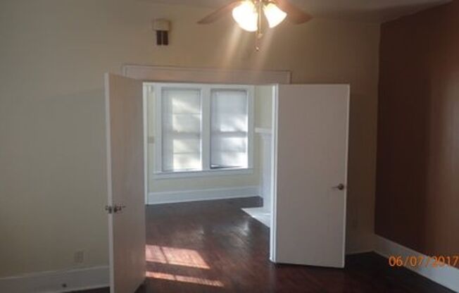 1 Bedroom, 1 Bath Duplex in Junius Heights!