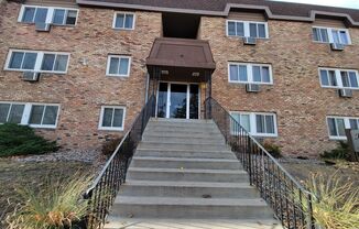 Newly Updated 1 Br/1 Ba Condo w/Hdwd Flrs, SS Appl, AC, Off-St Parking in Uptown Mpls near Wedge Co-op!