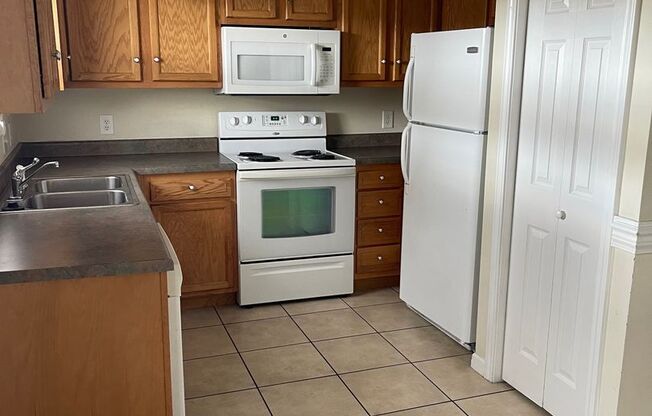 2 Bdrm/1 Full & 2 Half Bath Condo ♦ Gray/Johnson City TN