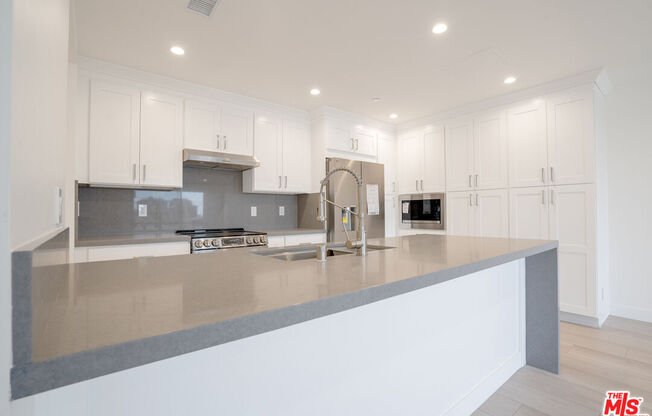 2 beds, 2 baths, 1,621 sqft, $4,800, Unit 1509