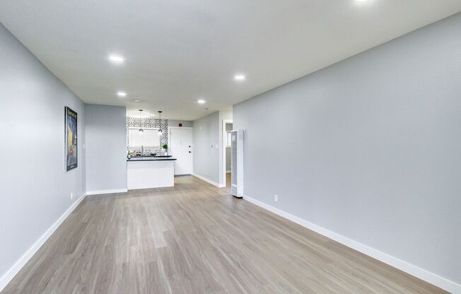 2 beds, 1 bath, 900 sqft, $2,664, Unit APT. 206