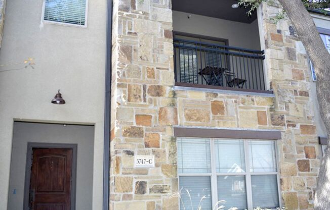 Fabulous 2-2.5-2 Condo in Lower Greenville, Dallas!