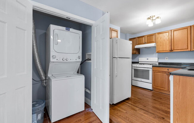 537 E GIRARD