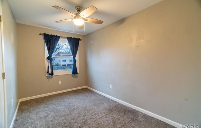 3 beds, 1 bath, 925 sqft, $1,995, Unit Hillsdale Dr 204