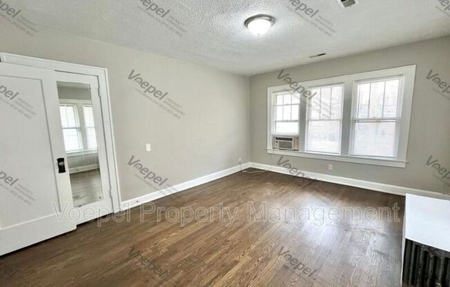 2 beds, 1 bath, 1,300 sqft, $1,200, Unit 5303 Charlotte St. Unit 2