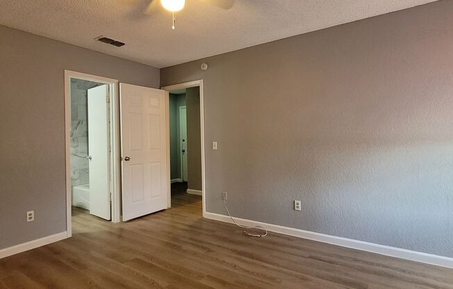 3 beds, 2 baths, $1,700, Unit 109