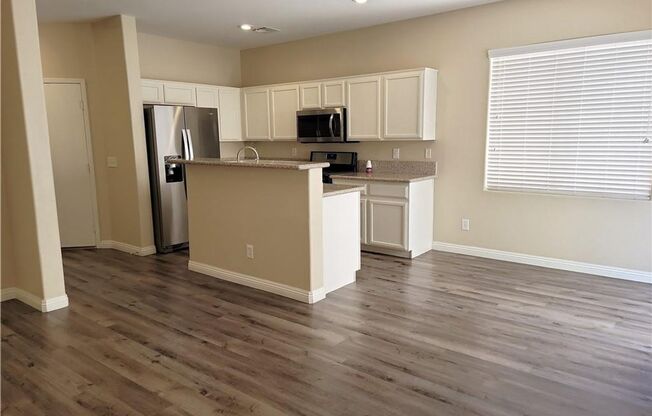 NICE 3-BED, 2.5-BATH IN THE SOUTHWEST!