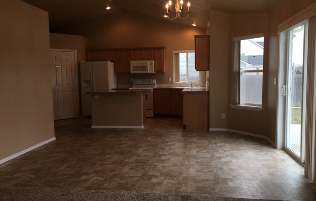 3bed 2bath 1,501sq.ft. 3-car garage home in Meridian