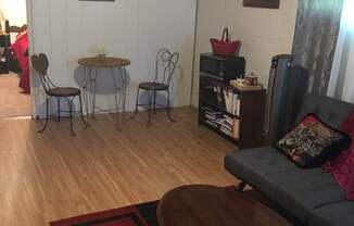 Studio, 1 bath, 550 sqft, $720, Unit Apt 4