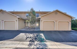 3 bed, 2.5 bath Townhome with garage!