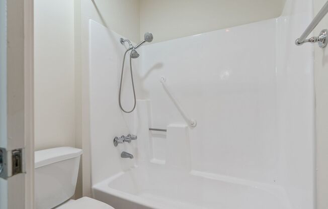 3 beds, 2 baths, $3,400, Unit 6716 Clybourn Ave #252, N. Hollywood, CA 9106