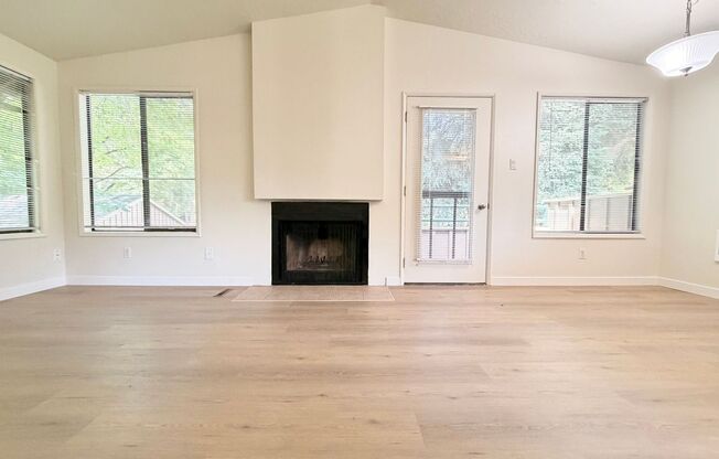 One Month Free! Modernized Lake Oswego 2 Bedroom Condo, Great Storage, Pool, Most Utilities Included!