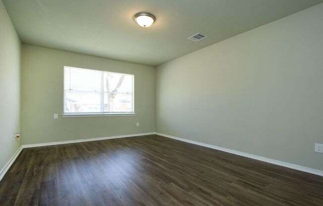Move In Ready in 77016!  3 Bedroom / 1.5 Bathroom