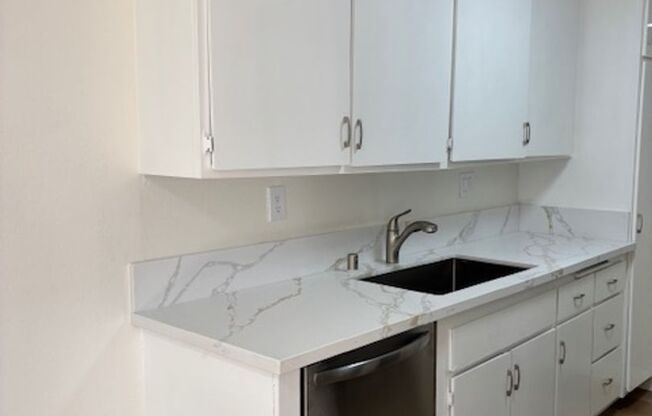 4338 Mammoth Ave Apts