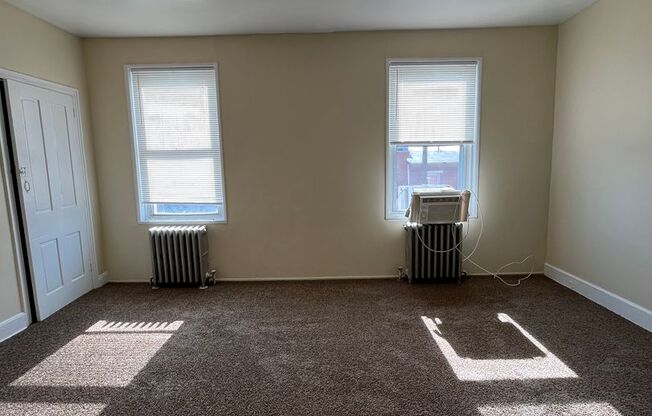 3 beds, 1 bath, $1,800, Unit 2