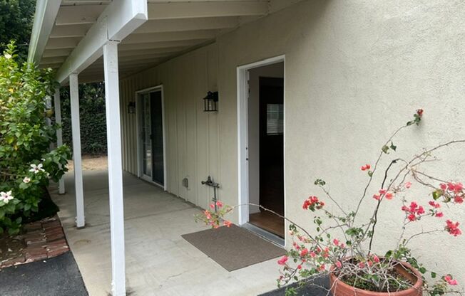 For Lease – Charming 2 Bedroom, 1 Bathroom Guest House in Prime Northridge Location