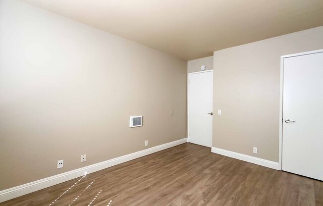 2 beds, 1 bath, $1,975, Unit 4968-08