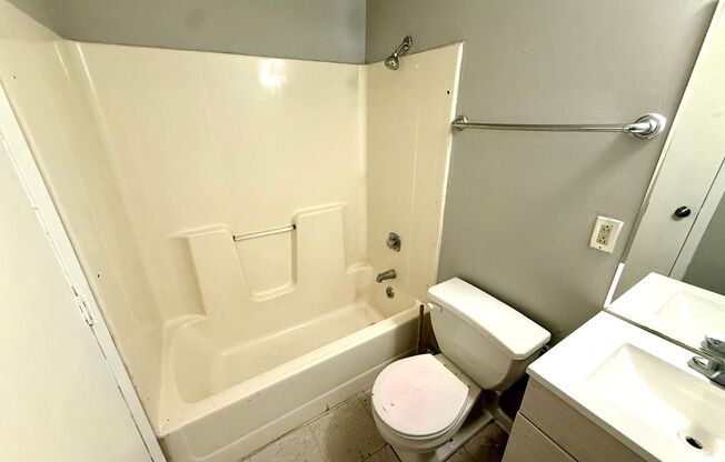 3 beds, 2 baths, 1,115 sqft, $1,295, Unit 305 S 16th St. - Unit 504