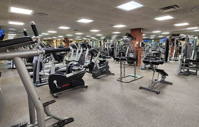 2 beds, 2 baths, $2,000, Unit # 326