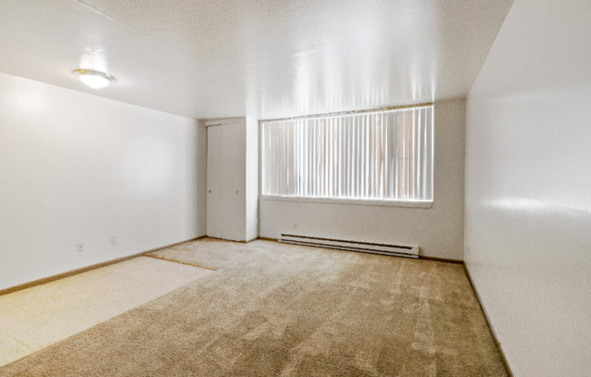 5625 15 AVE NE